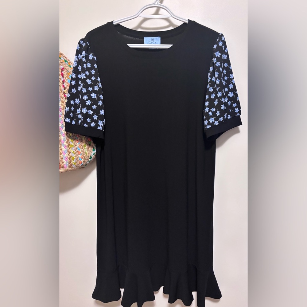 CeCe Women's Floral Mixed Media Short Sleeve Dress size M Black ruffle bottom